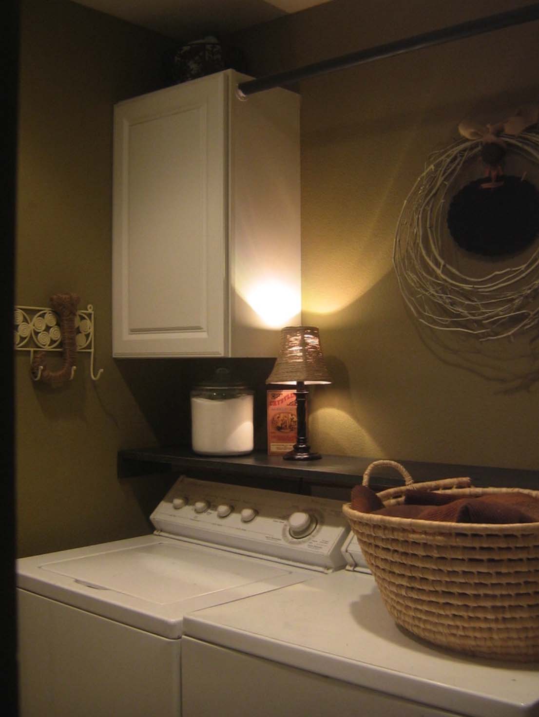 Functional-Stylish Small Laundry Rooms-03-1 Kindesign