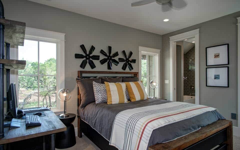 farmhouse-transitional-guest-bedroom
