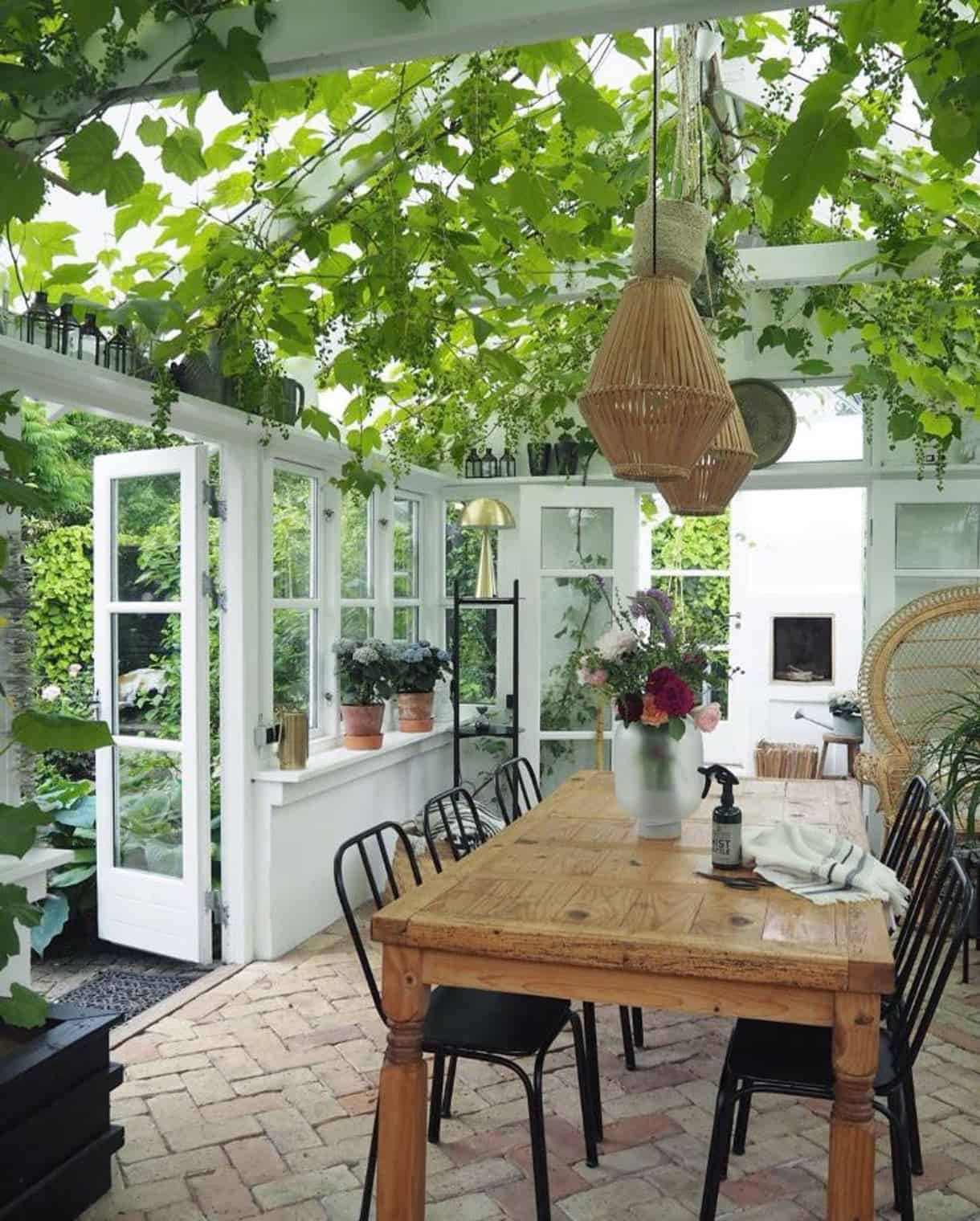 conservatory-greenhouse-dining