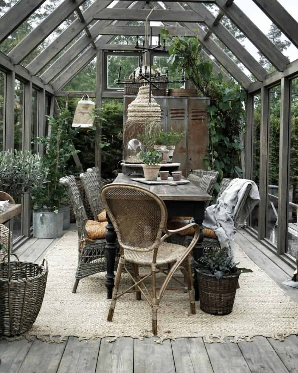 conservatory-greenhouse-with-dining
