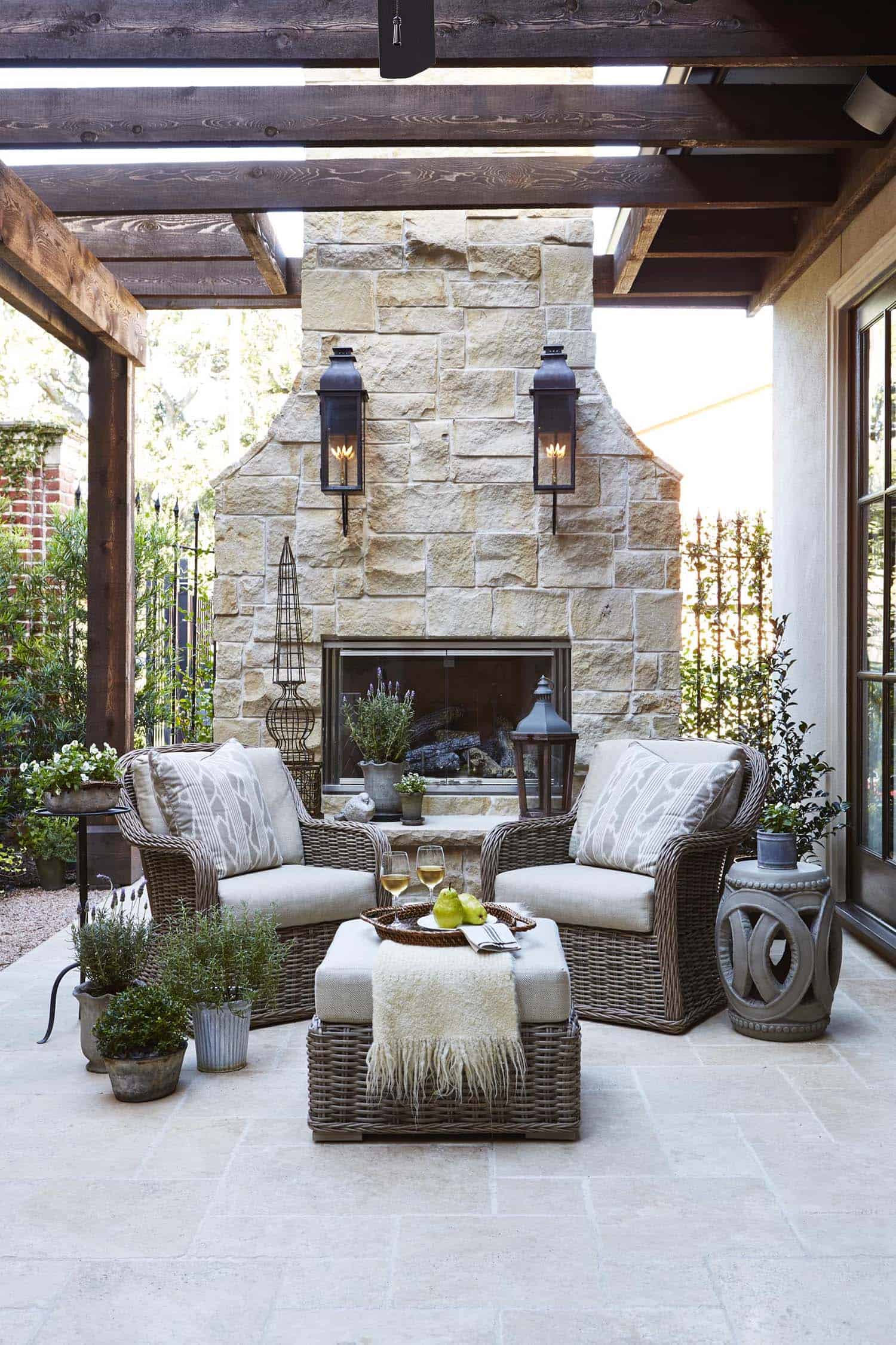 Irresistible Outdoor Fireplace Ideas, Outdoor Fireplace Against Wall