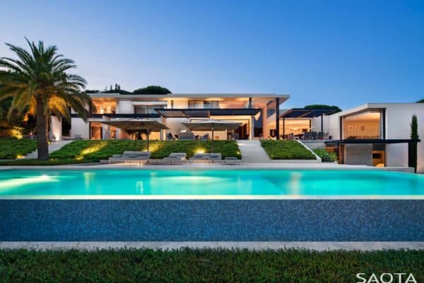 featured posts image for Modern pad with dramatic indoor-outdoor connection on the French Riviera