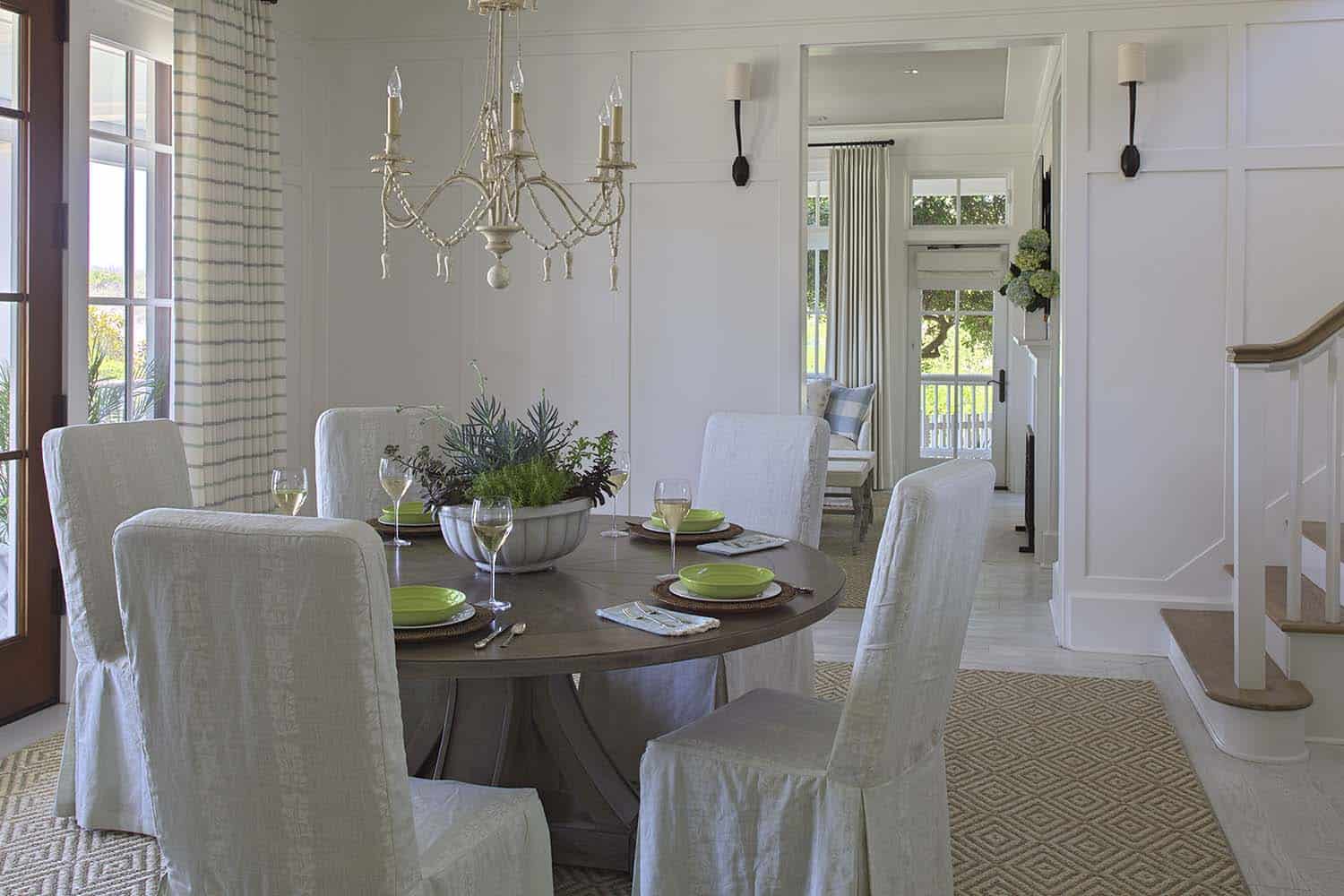 beach-style-dining-room