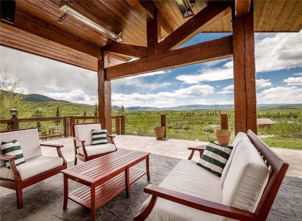 ranch-style-outdoor-patio