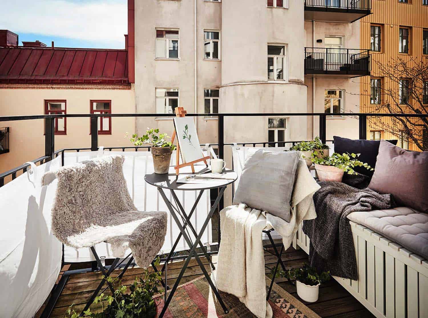 33 Incredibly Inspiring Scandinavian Style Outdoor Balcony Ideas