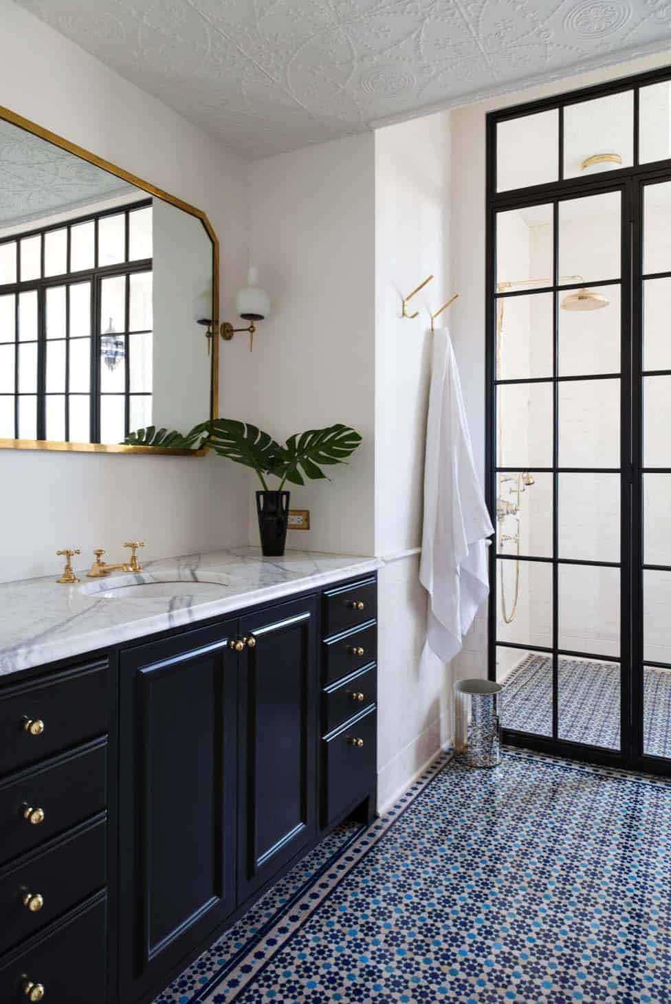 25 Incredibly Stylish Black And White Bathroom Ideas To Inspire