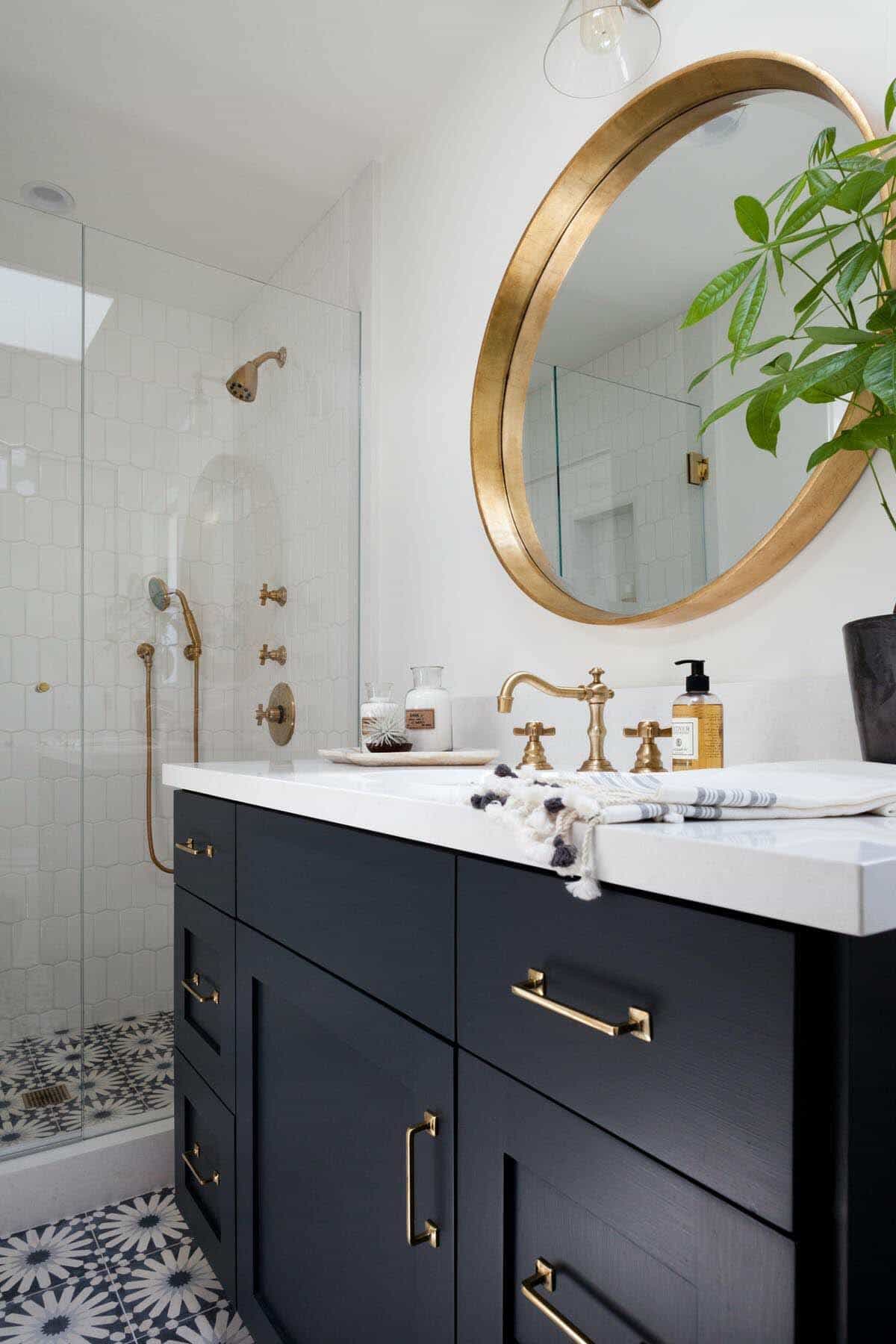 25 Incredibly Stylish Black And White Bathroom Ideas To Inspire