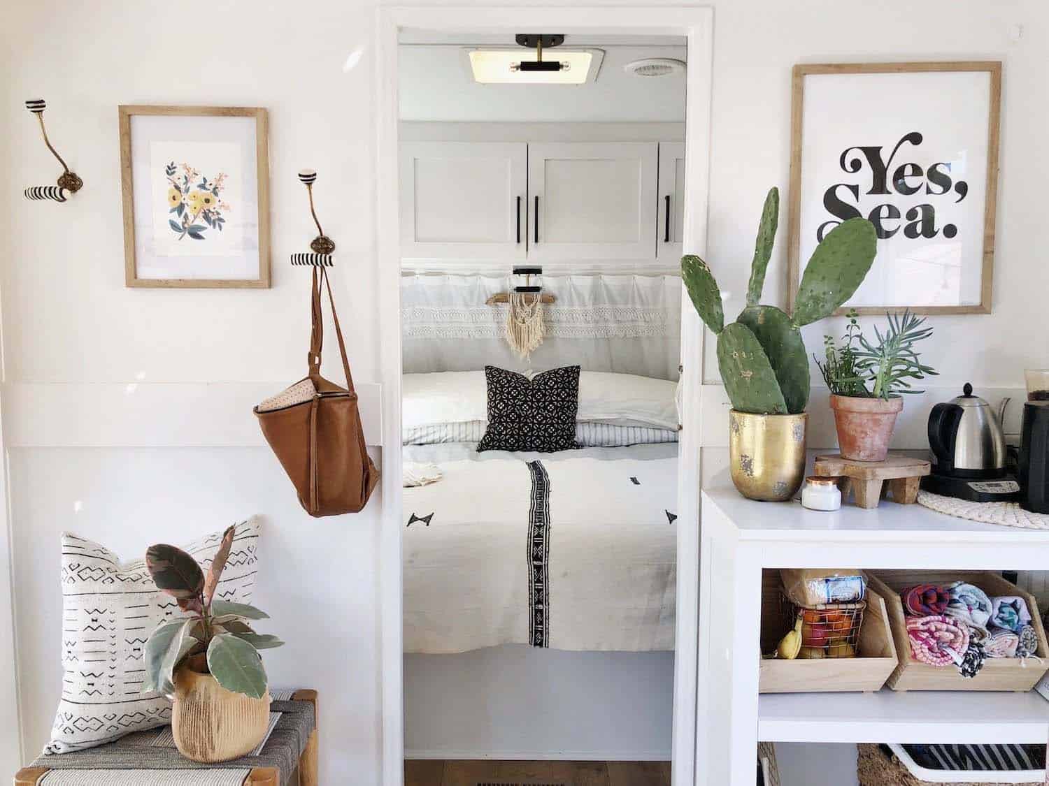camper-bedroom