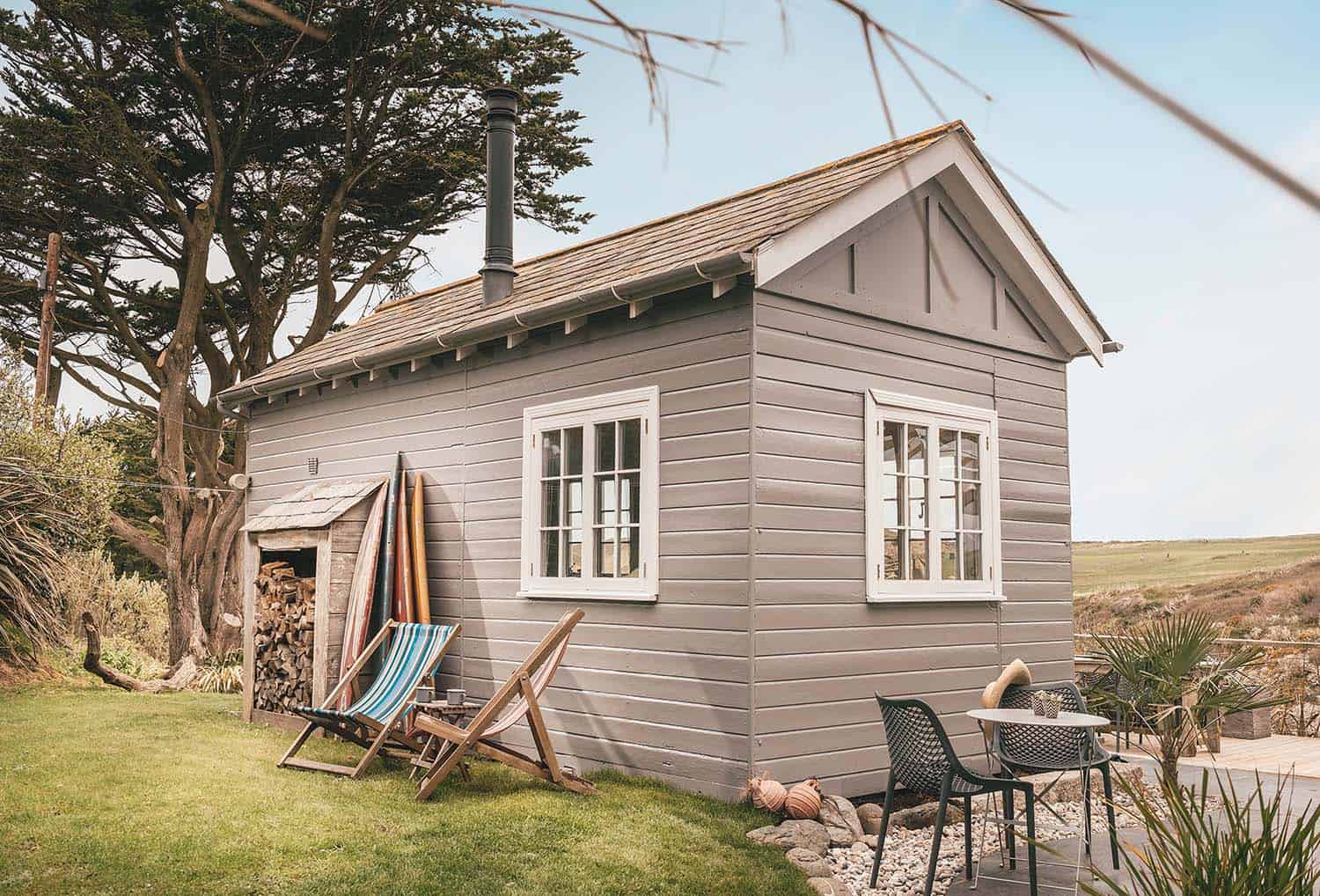 beach-hut-exterior
