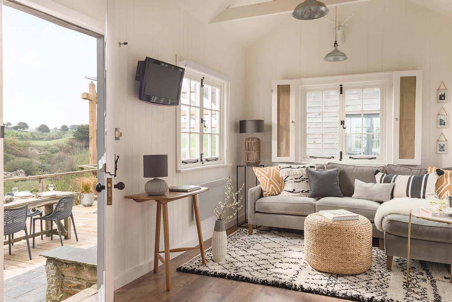 cottage-living-room