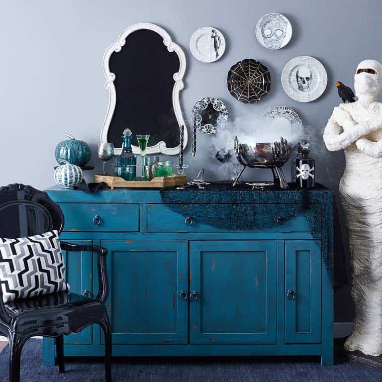 halloween-decorated-console-table