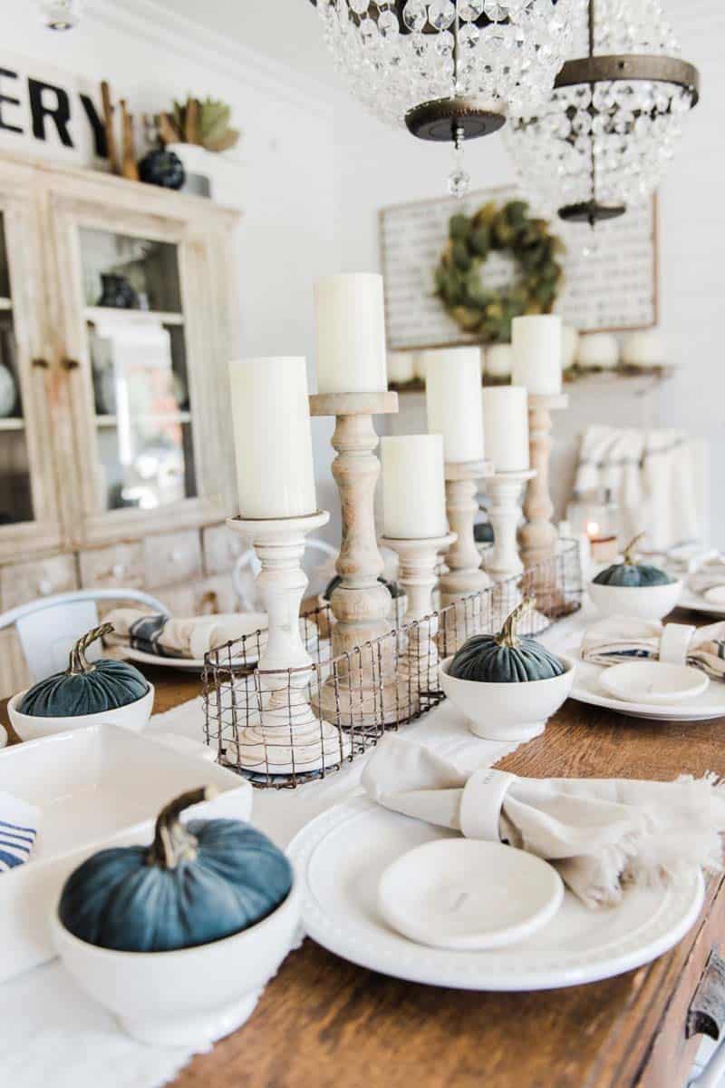 18+ Warm and Welcoming Fall Table Decorating Ideas