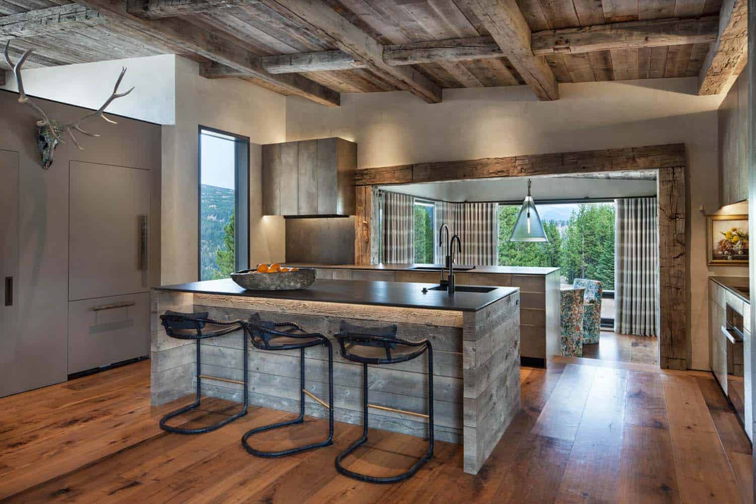 rustic-mountain-home-kitchen