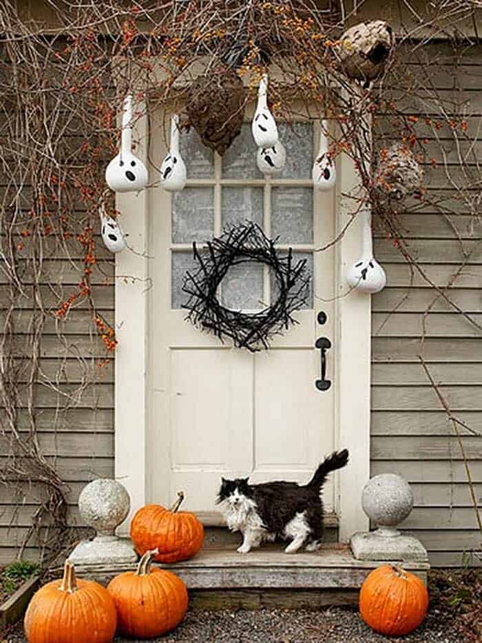 outdoor-halloween-decorating