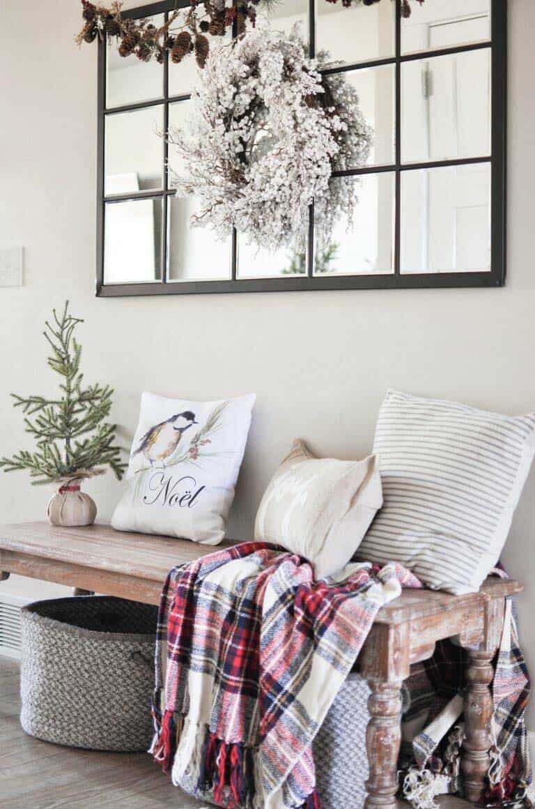 christmas-decorated-entryway-simple-decor