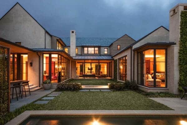 featured posts image for Extraordinary home in Dallas built around a central courtyard