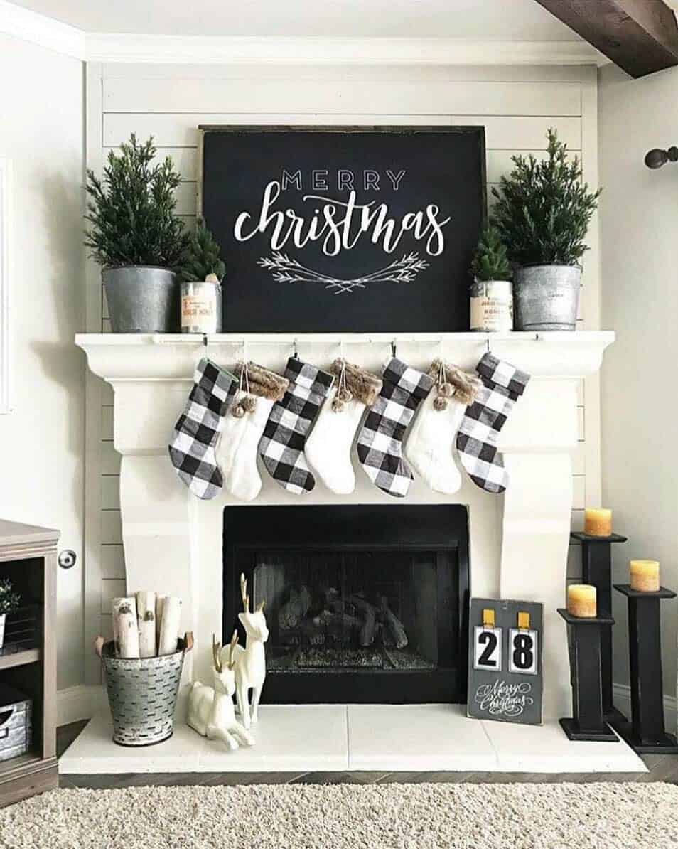farmhouse-inspired-christmas-decor-black-and-white-mantel
