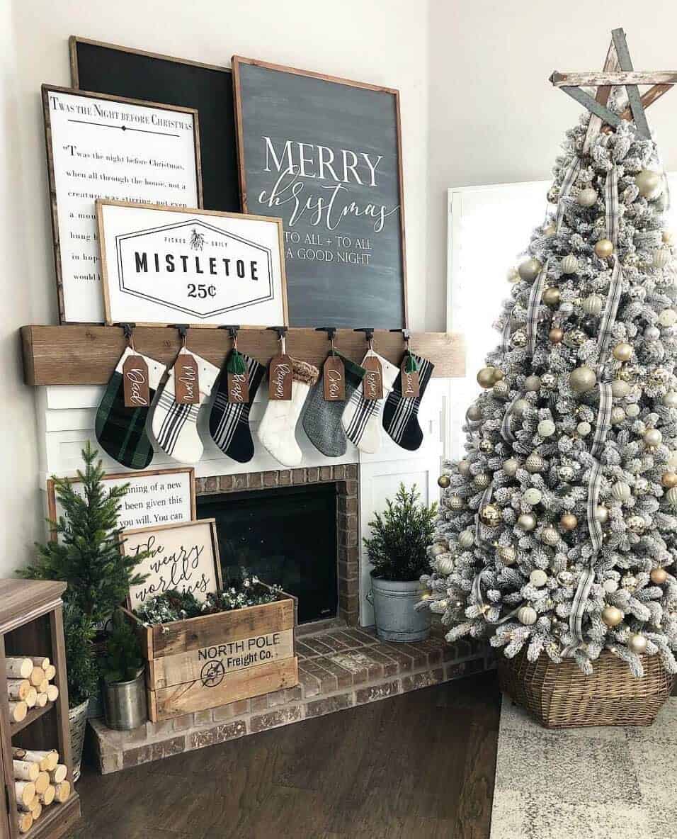farmhouse-inspired-christmas-decorated-fireplace