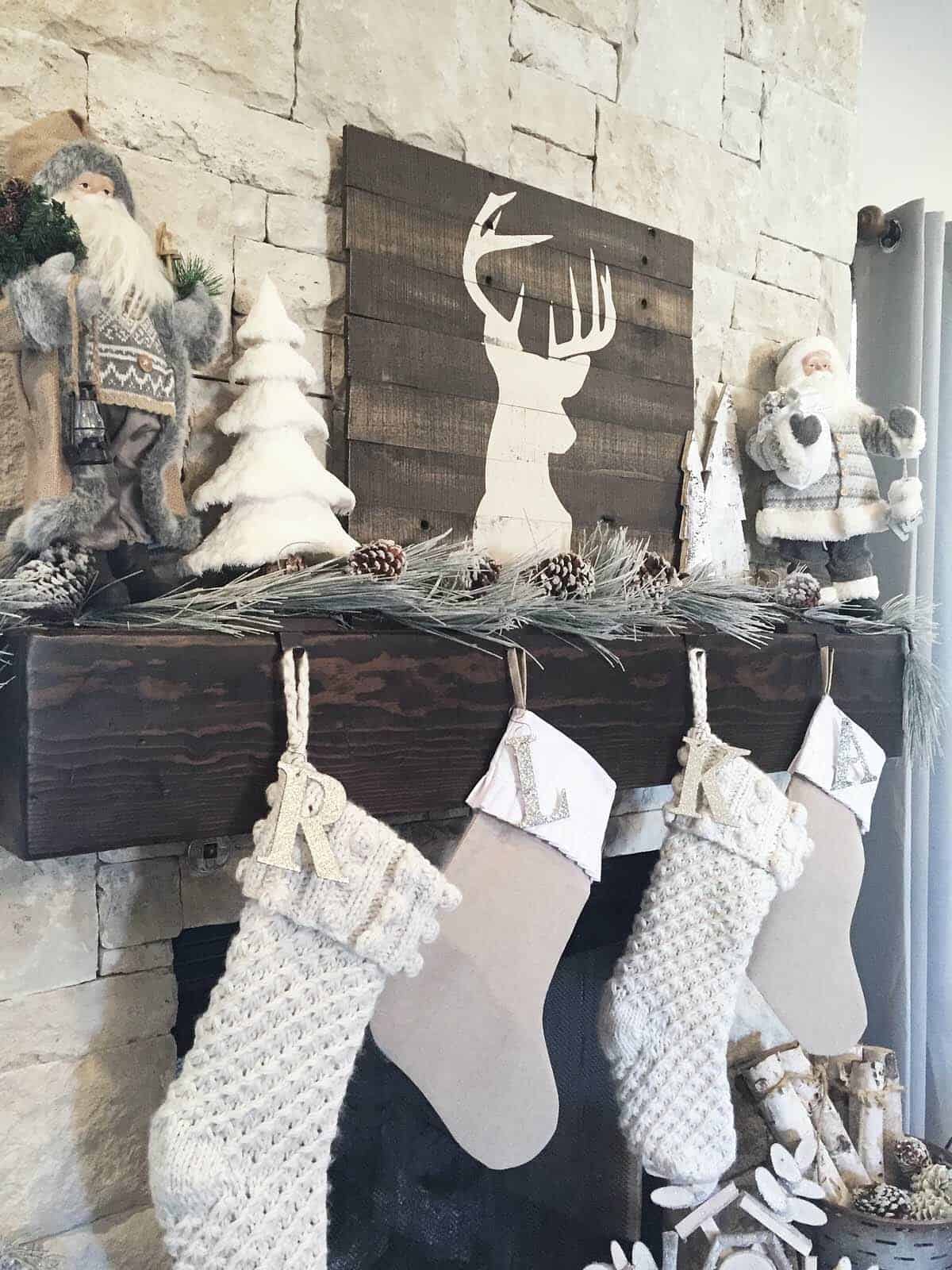 farmhouse-inspired-christmas-decorated-fireplace-mantel