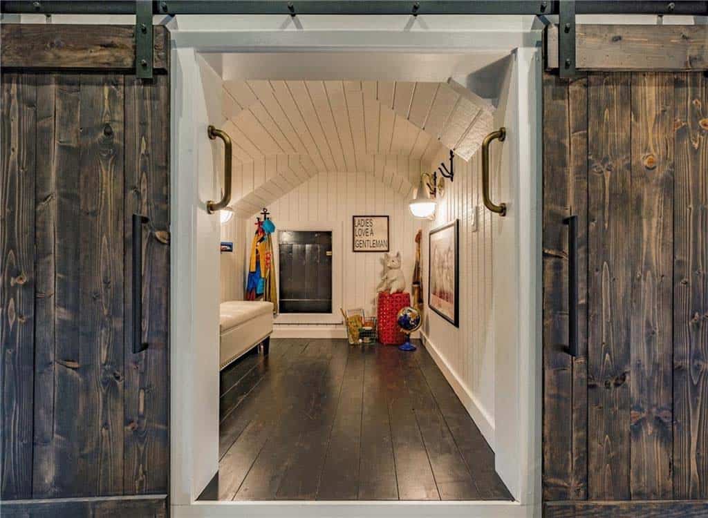 farmhouse-inspired-home-family-room