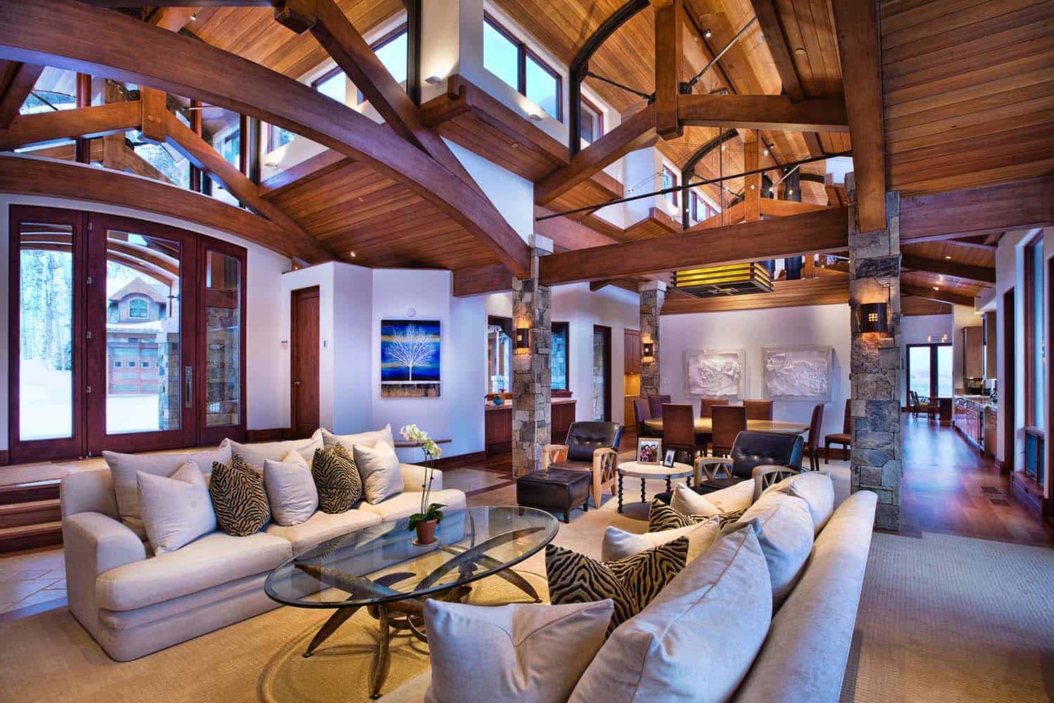 mountain-retreat-traditional-living-room