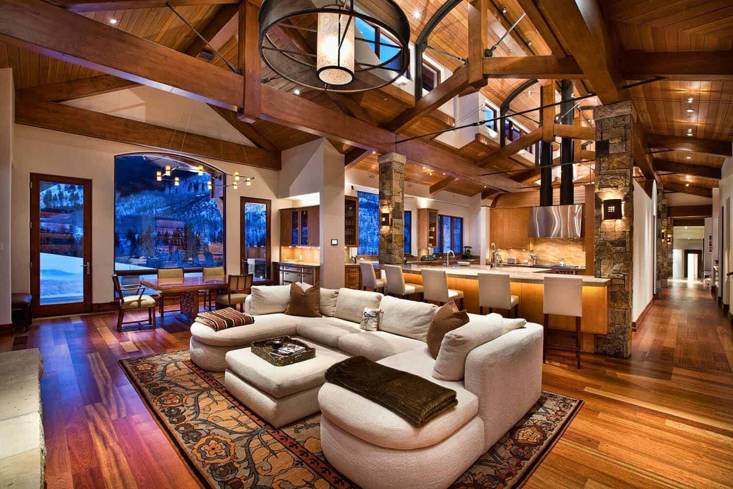 mountain-retreat-traditional-living-room