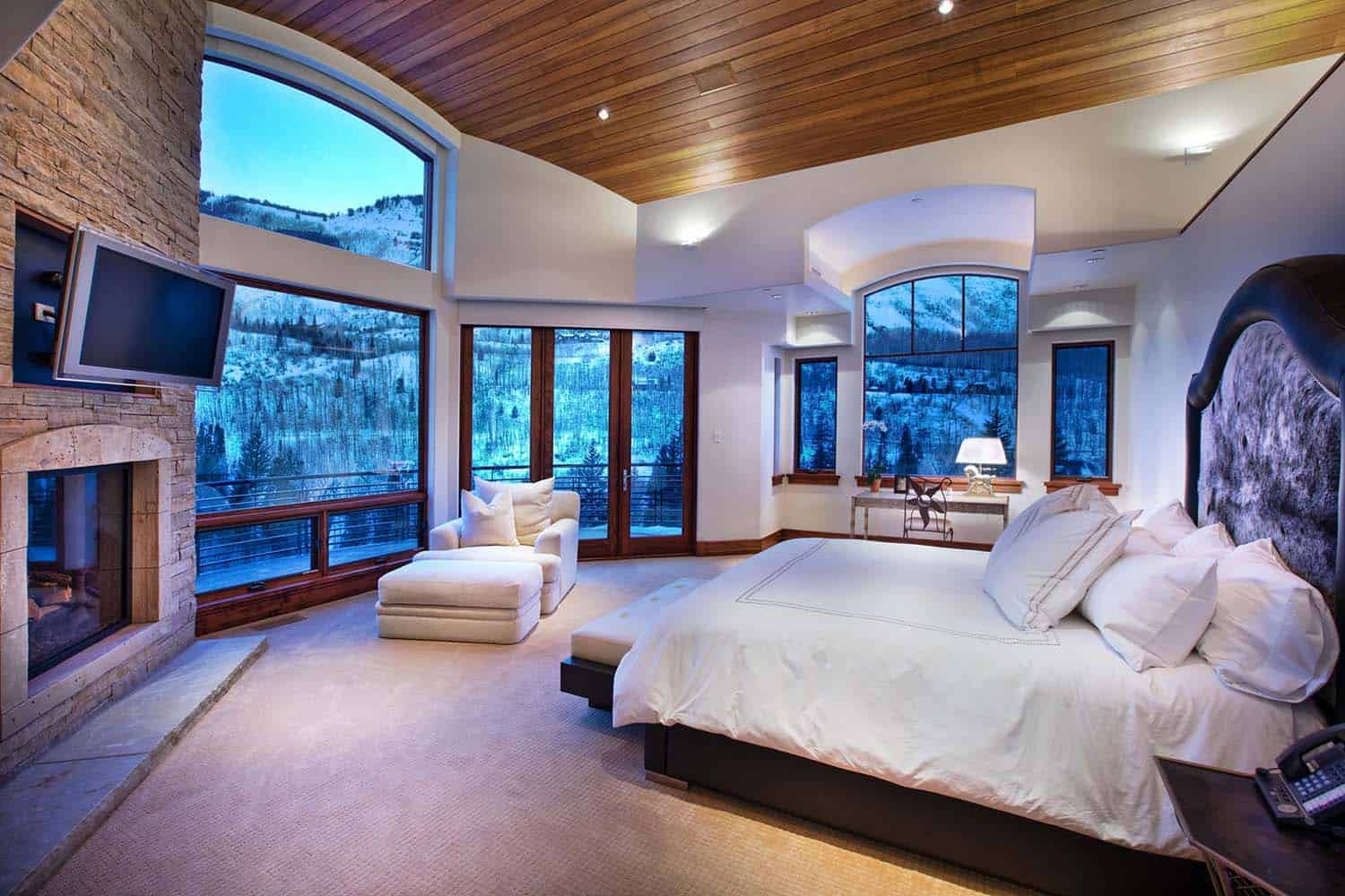 mountain-retreat-traditional-bedroom