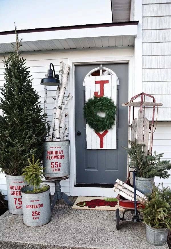 outdoor-christmas-decorated-front-porch