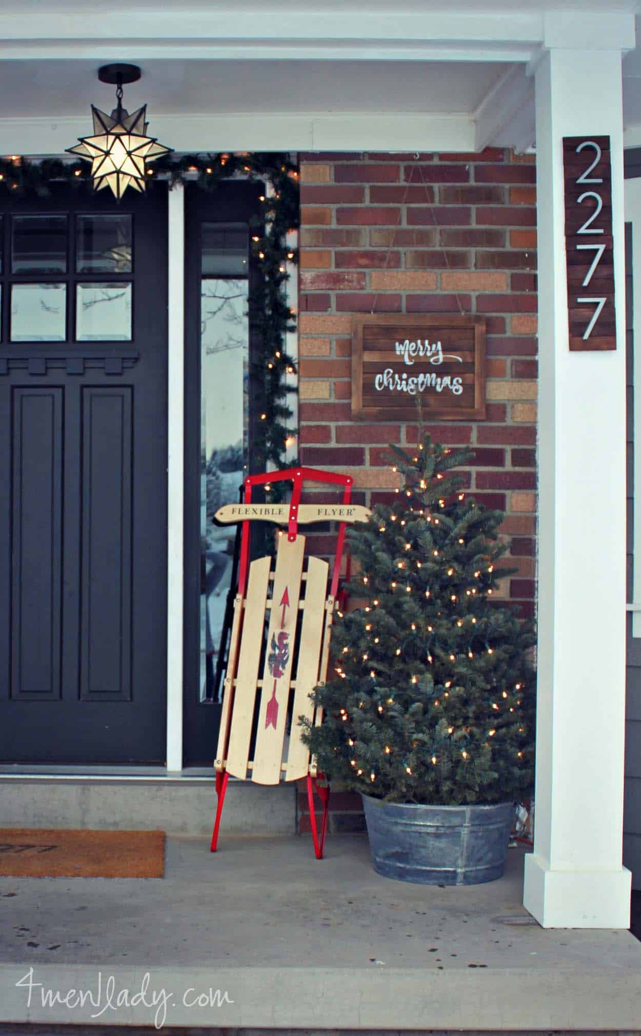 outdoor-christmas-decorated-front-door