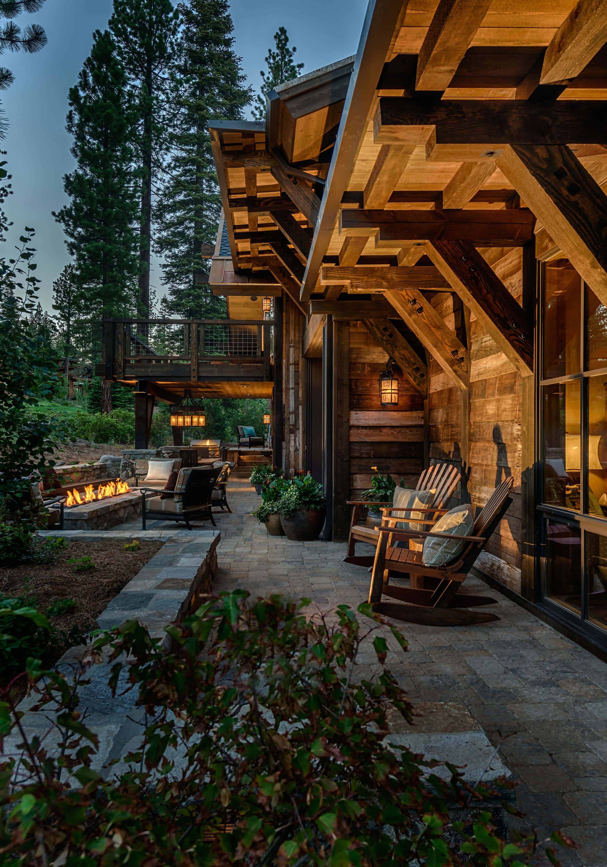 cabin-traditional-patio