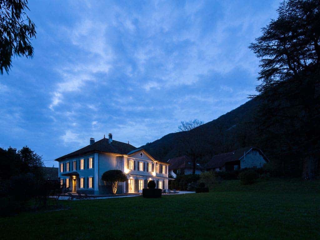 maison-bambou-french-villa-exterior