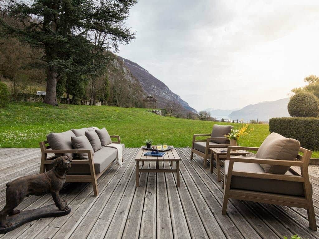 maison-bambou-french-villa-outdoor-terrace