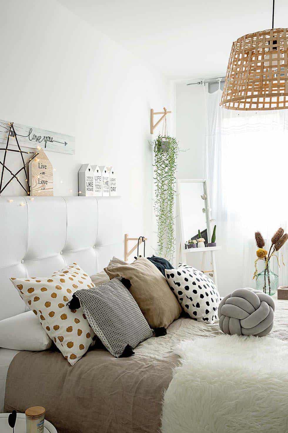 nordic-decorated-christmas-bedroom
