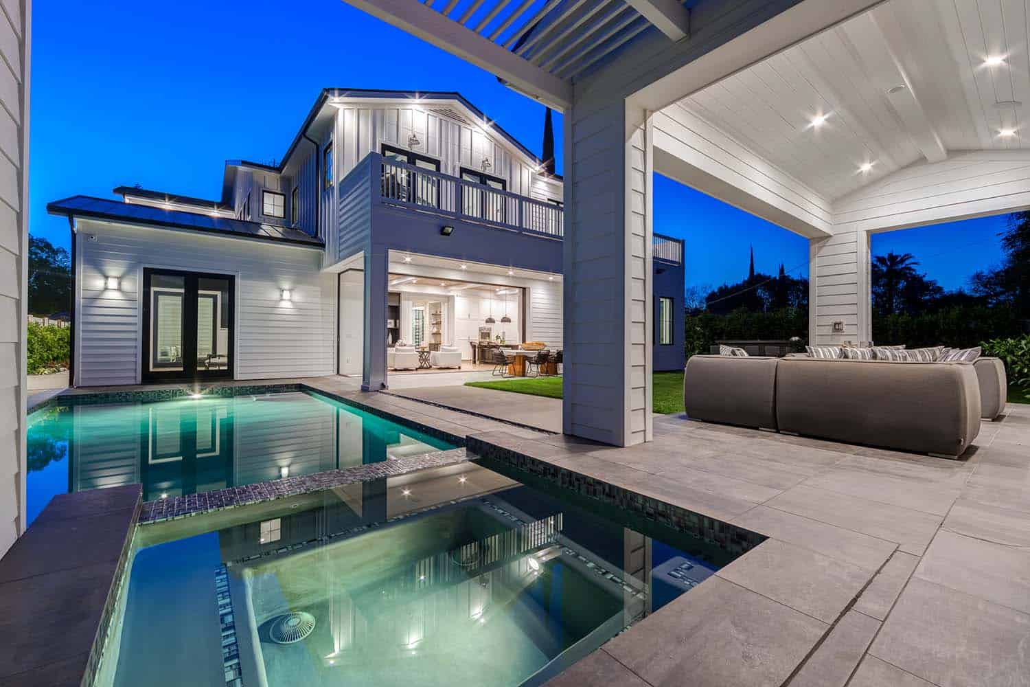 contemporary-swimming-pool