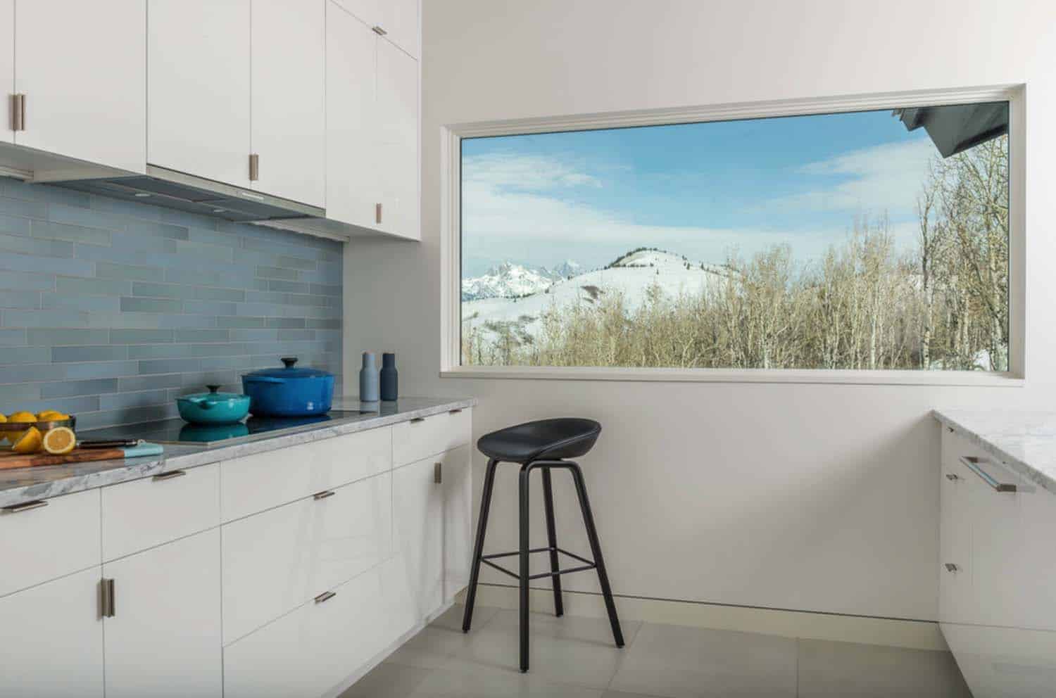 contemporary-mountain-home-kitchen