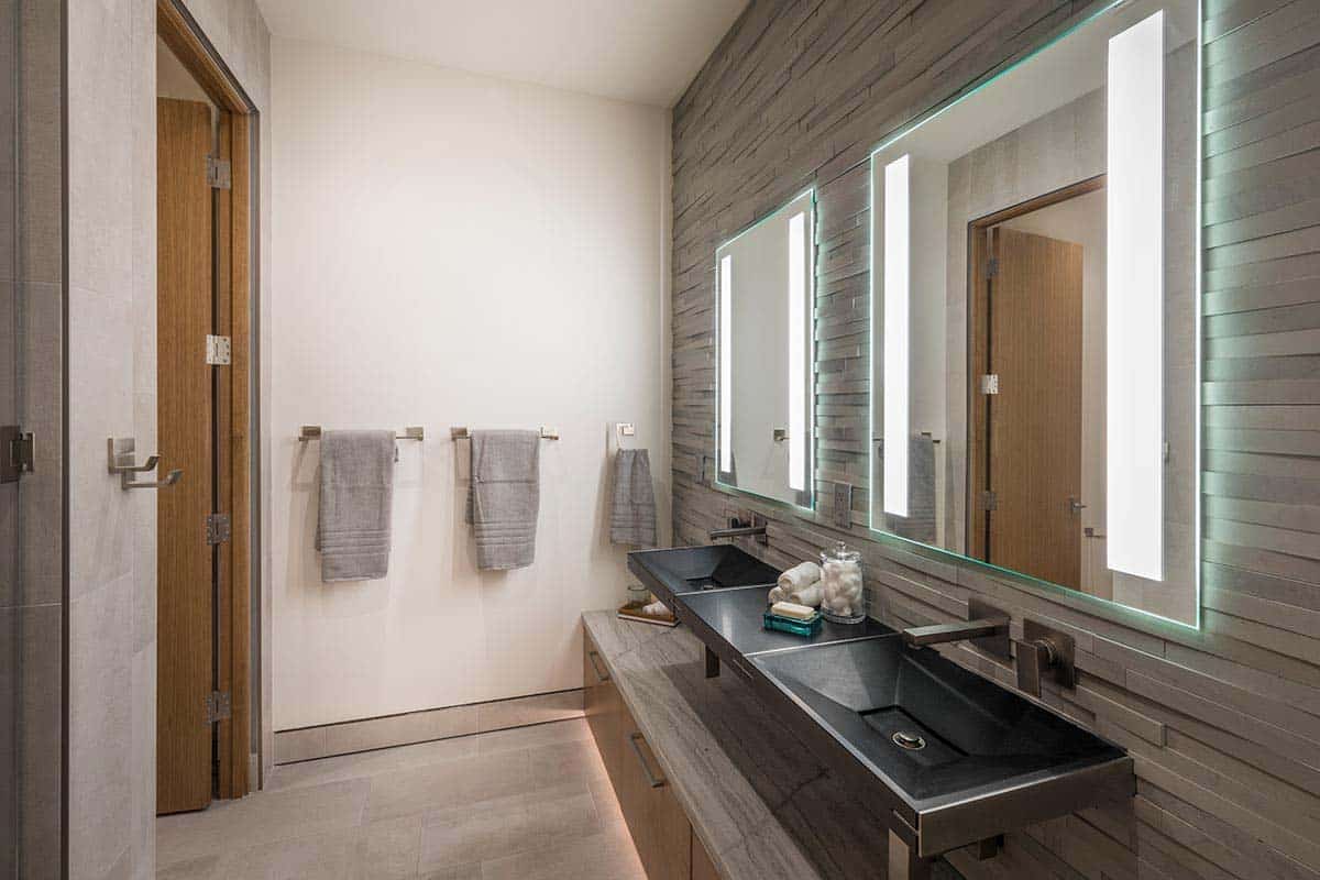 modern-mountain-home-bathroom
