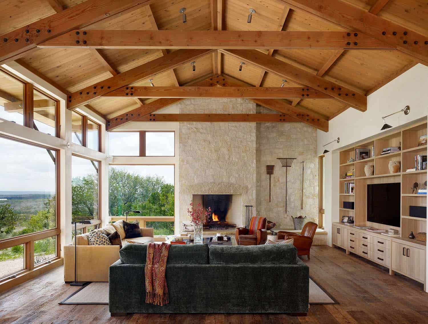 ranch-farmhouse-living-room