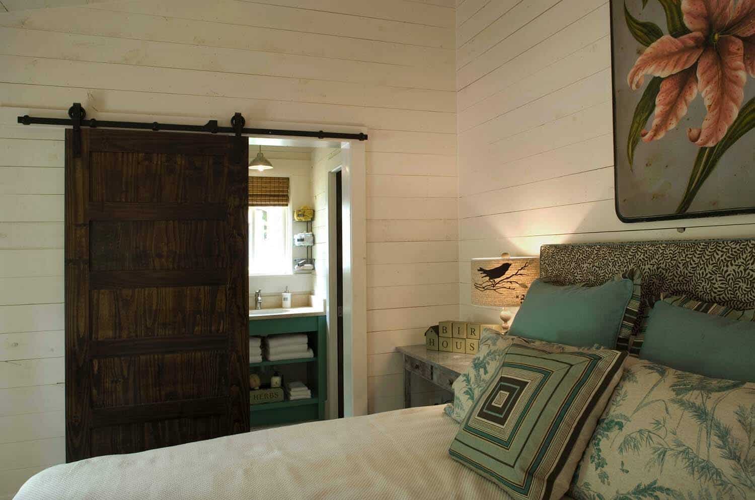 cottage-rustic-bedroom