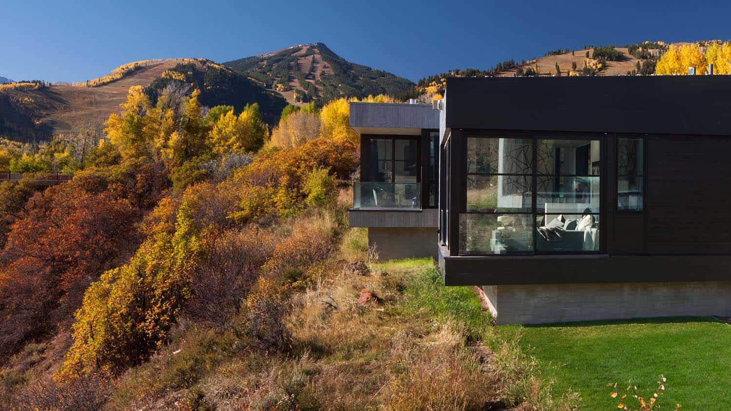 contemporary-hillside-house-exterior