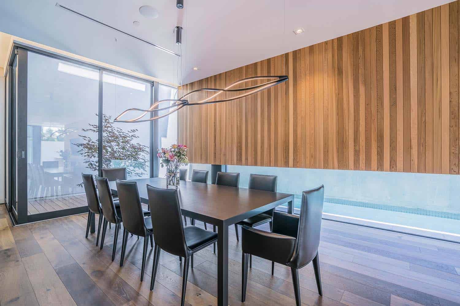 contemporary-home-dining-room