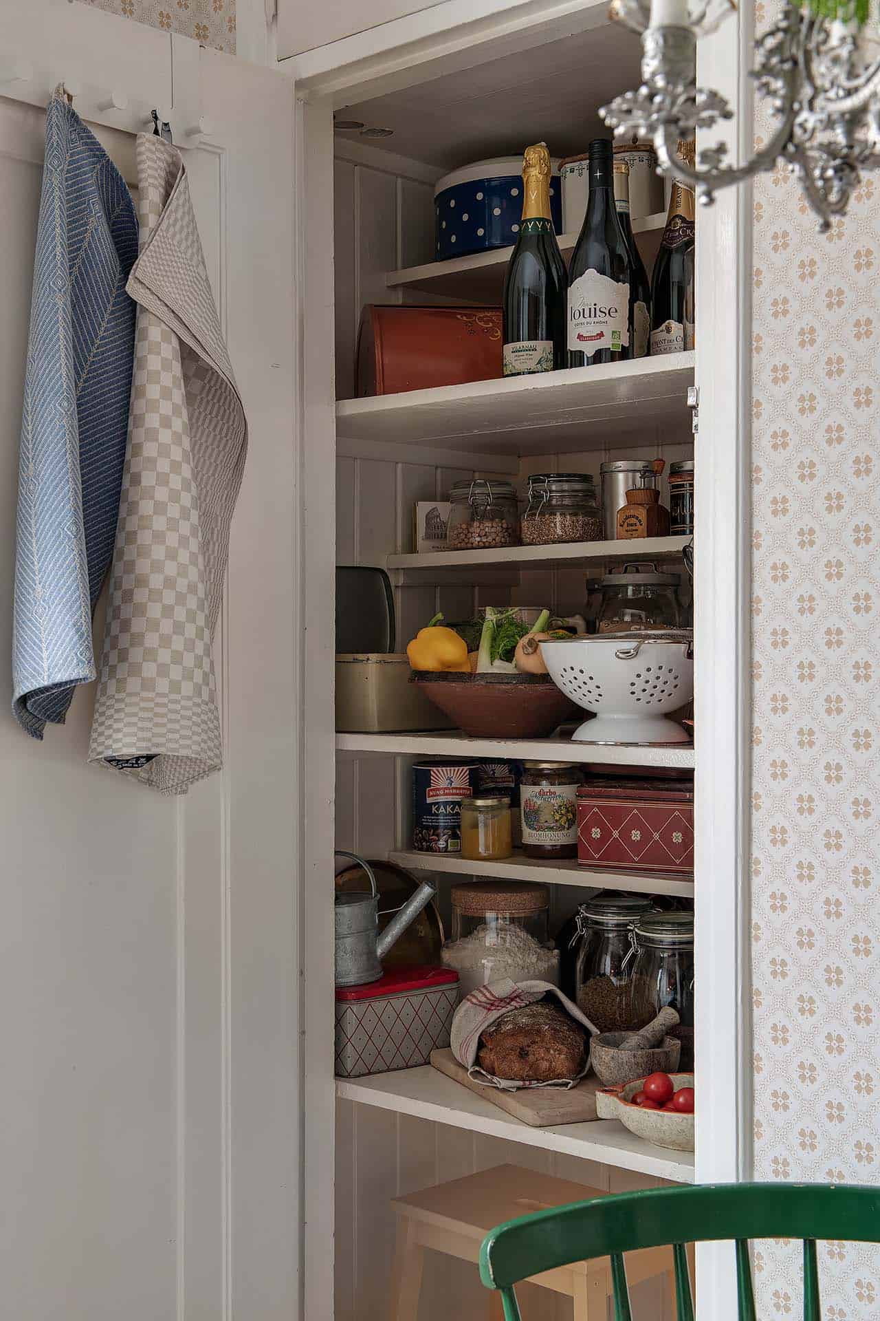 small-apartment-interior-scandinavian-kitchen-pantry