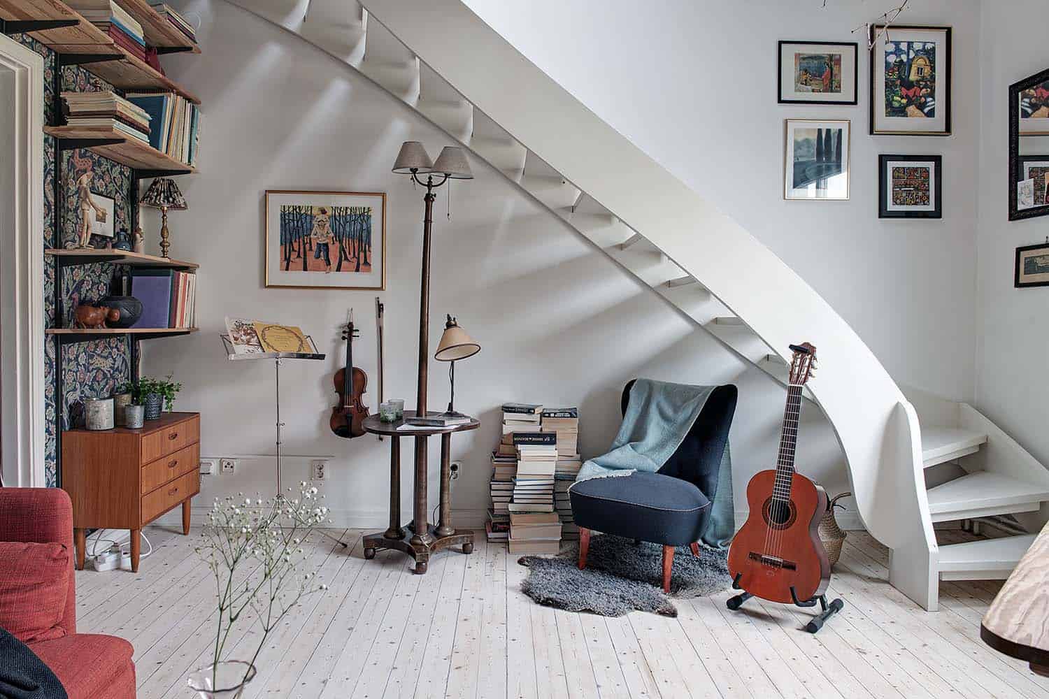 small-apartment-interior-scandinavian-living-room
