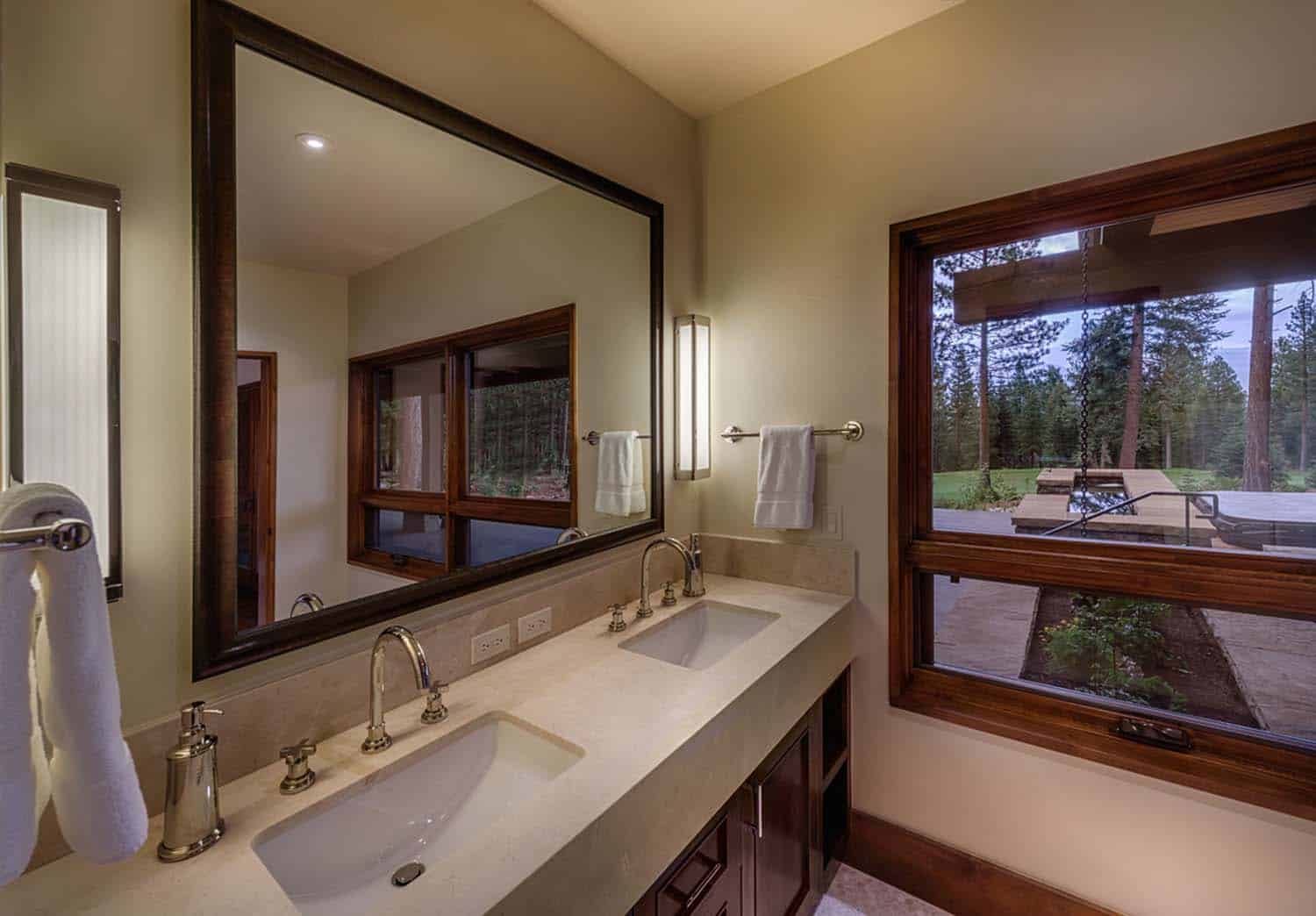 transitional-style-mountain-home-bathroom