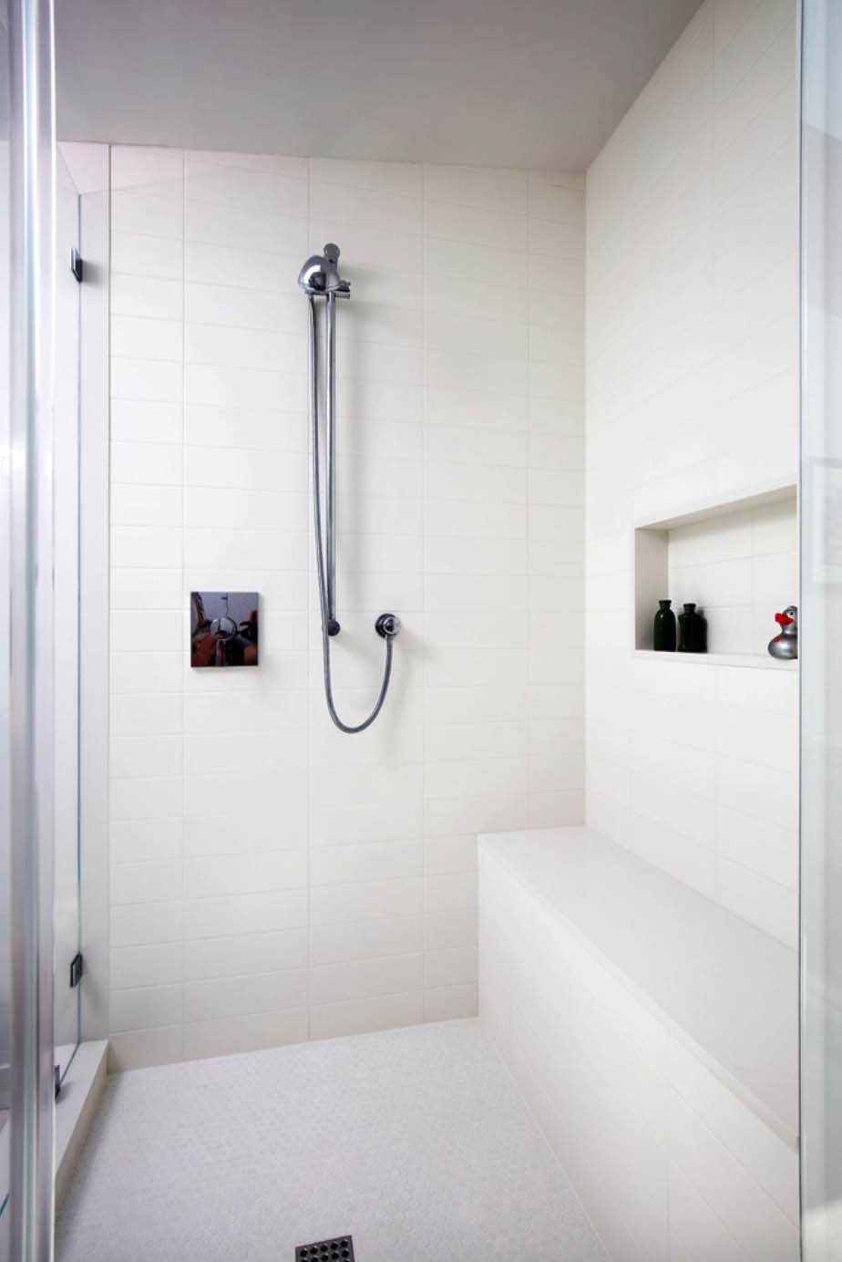 midcentury-modern-home-bathroom