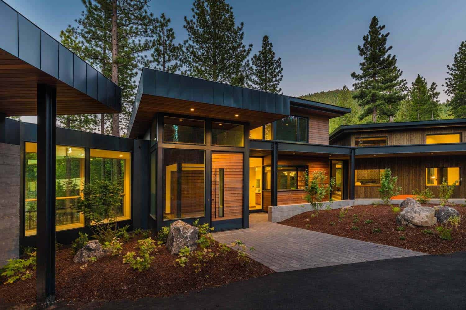 prefabricated-mountain-modern-home-exterior
