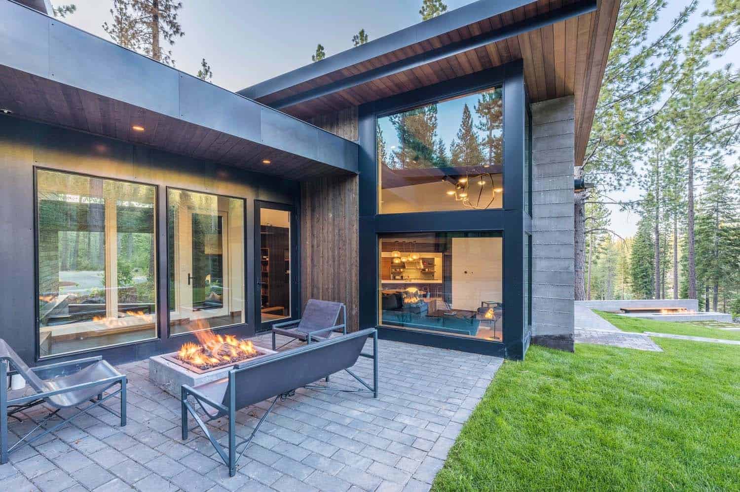 mountain-modern-modular-home-patio