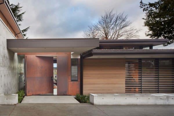 featured posts image for Waterfront property in Seattle provides a home to three generations