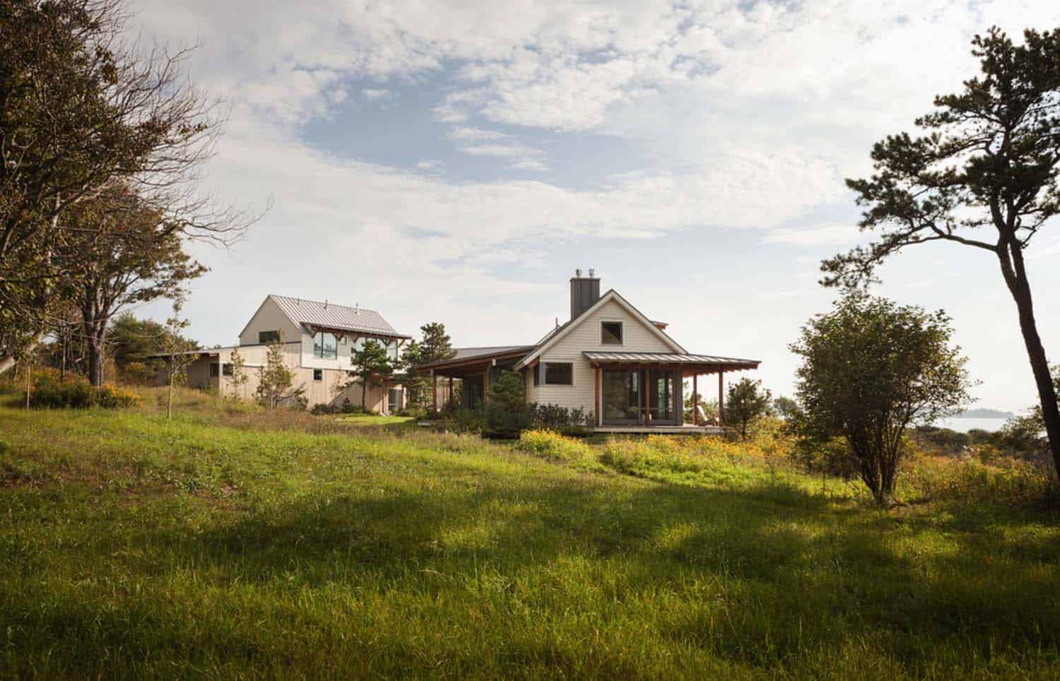 modernized-farmhouse-coastal-retreat-exterior