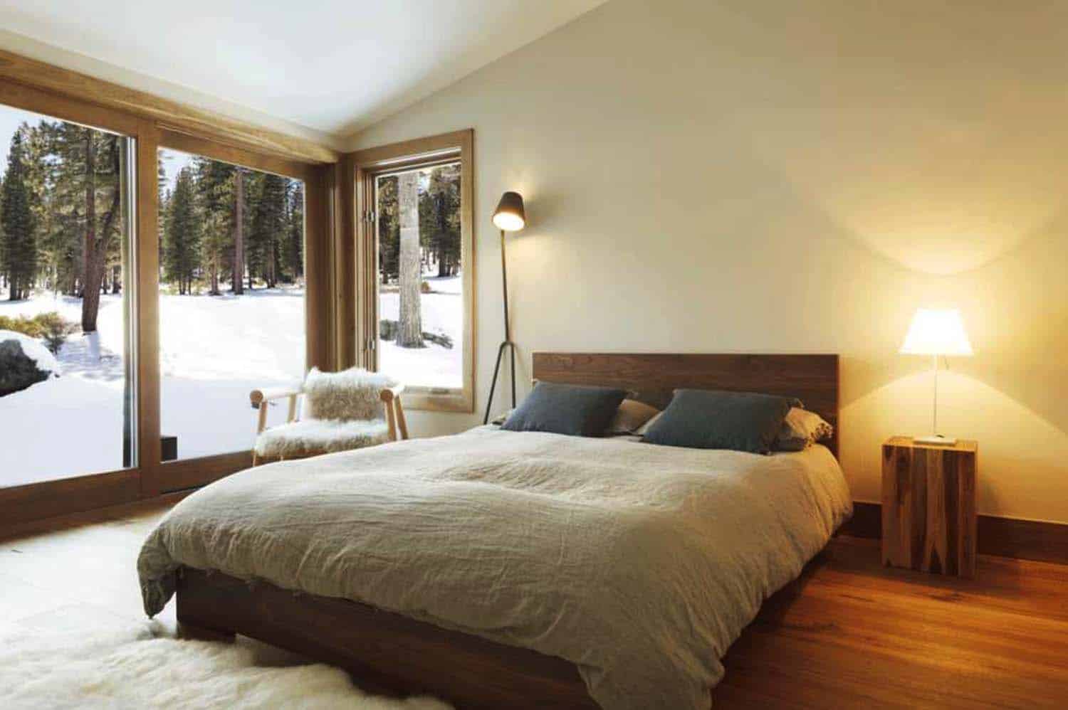 mountain-modern-rustic-home-bedroom