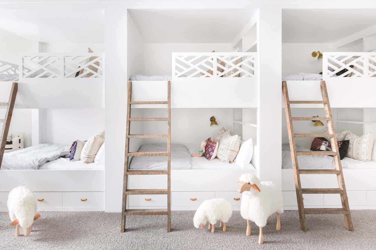 mountain-ranch-house-kids-bunk-bedroom